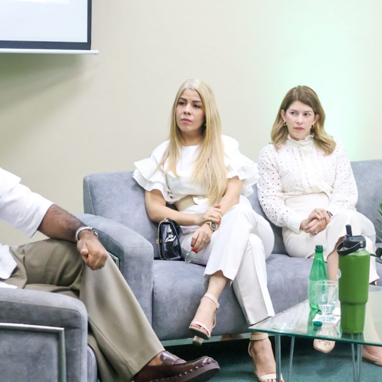 Carlos Colomé, Patricia Hernández, Shirley Desangles y Fanny Guzmán