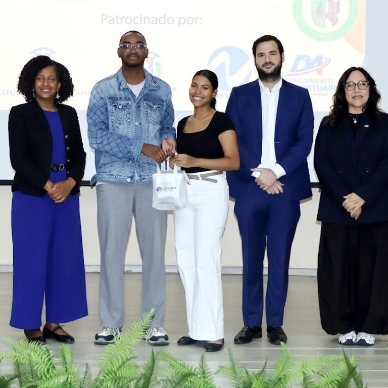 Reynaldo Zorrilla y Tianny Arnaud fueron los ganadores del primer lugar en la categoría audiovisual