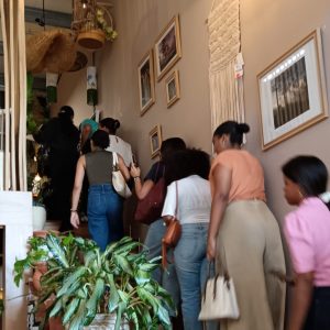 Foto visita estudiantes ucsd diseño (3)