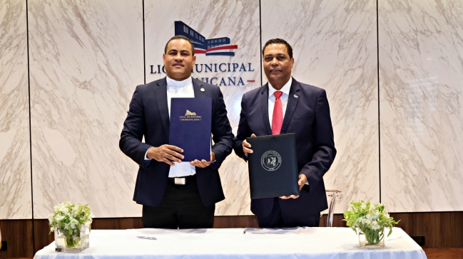 P. José Luis de la Cruz, rector de la UCSD y Victor D´Aza. presidente de la LMD